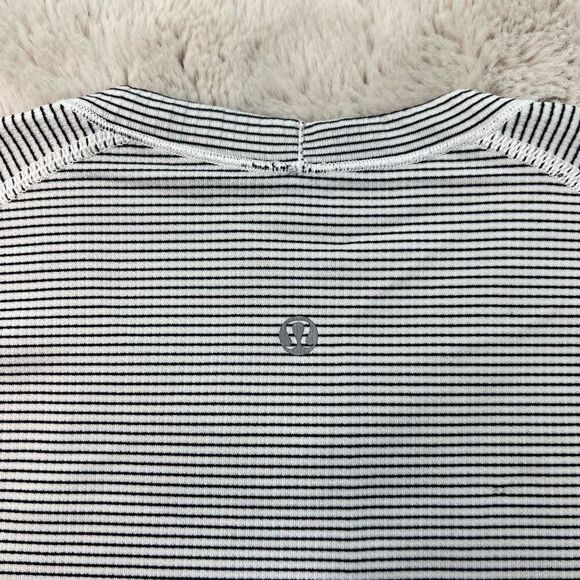 Lululemon Striped Swiftly Tech White Top TShirt Size 8 Running Sports Stretch - Picture 9 of 9